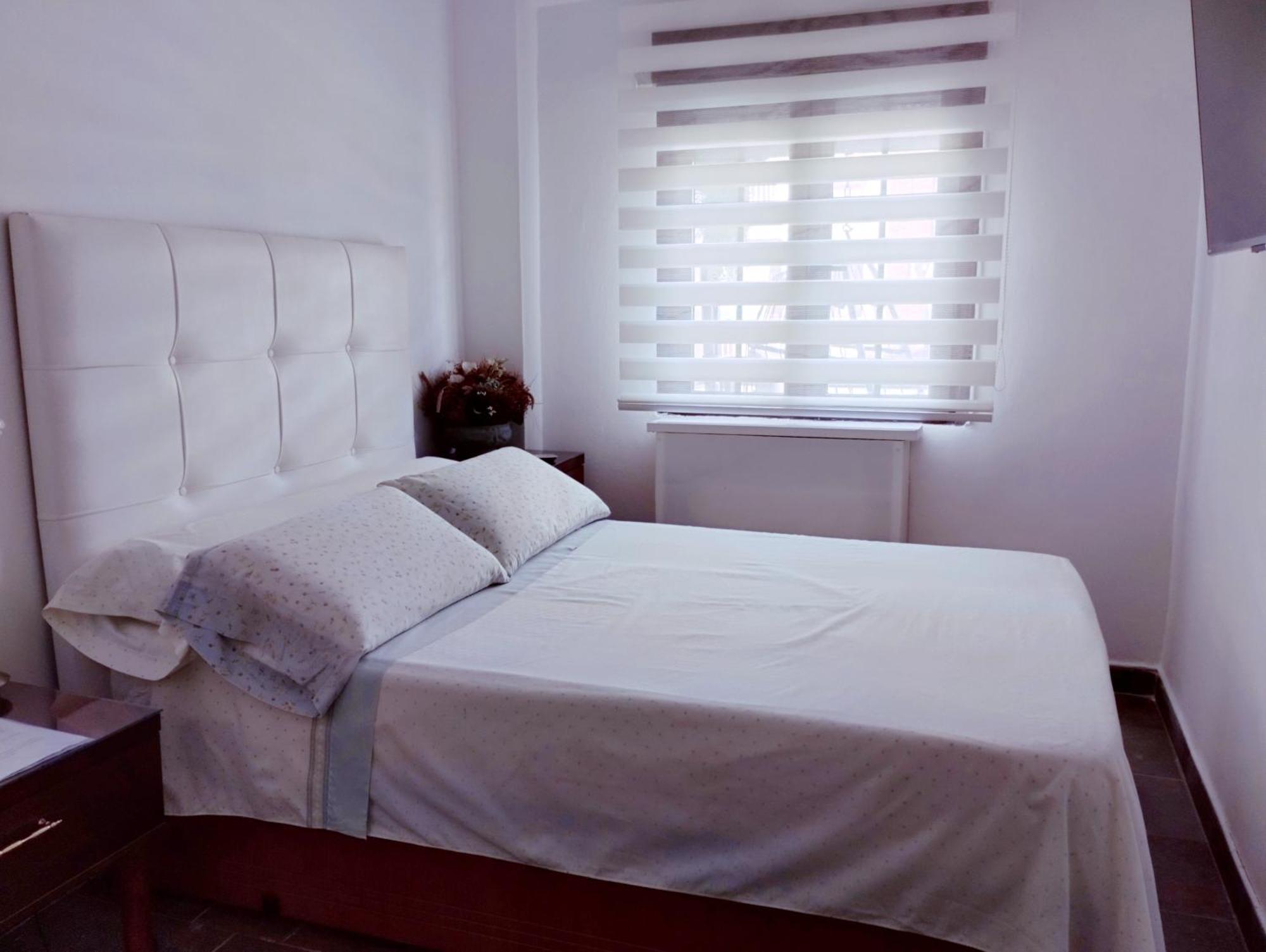 Habitaciones Individuales En Apartamento Madrid Exterior foto