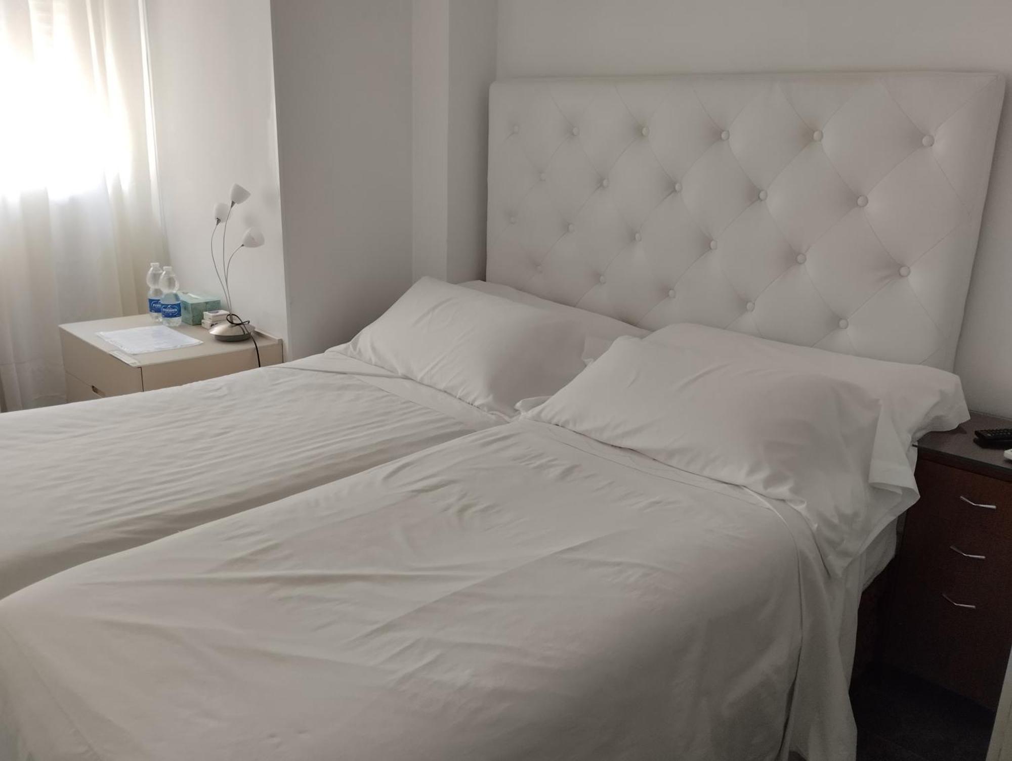 Habitaciones Individuales En Apartamento Madrid Exterior foto