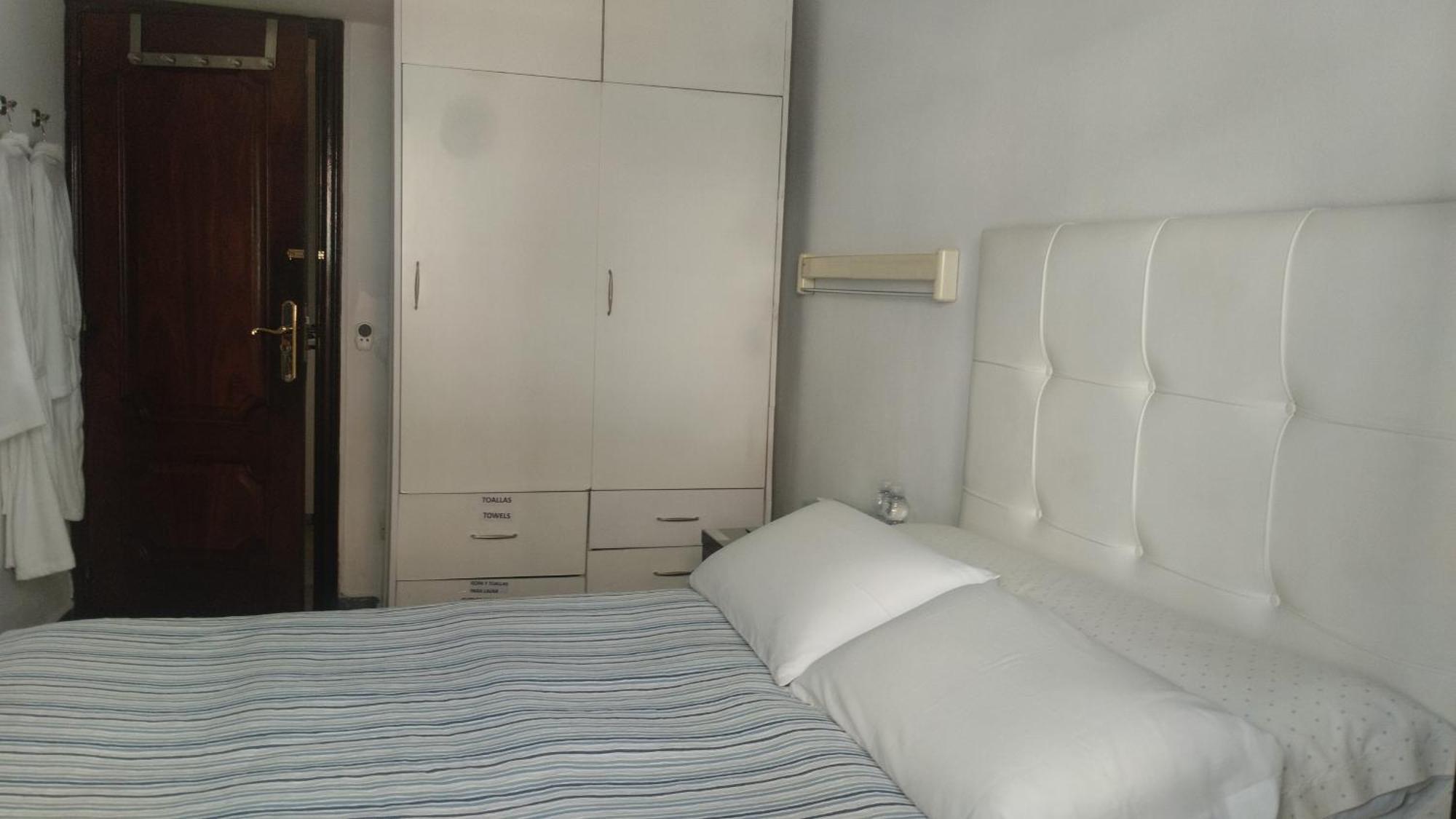 Habitaciones Individuales En Apartamento Madrid Exterior foto